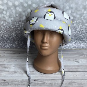 Детский противоударный защитный шлем из пороллона "Пингвины с короной"